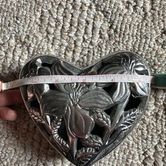 Heart Shaped‎ Metal Trinket Box Floral - Picture 4 of 4